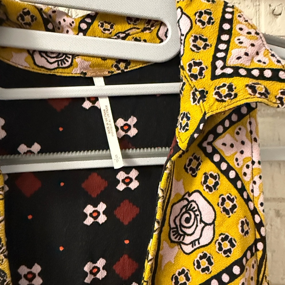 Free People Yellow and Black Floral Patterned Fabric - Picture 5 of 7